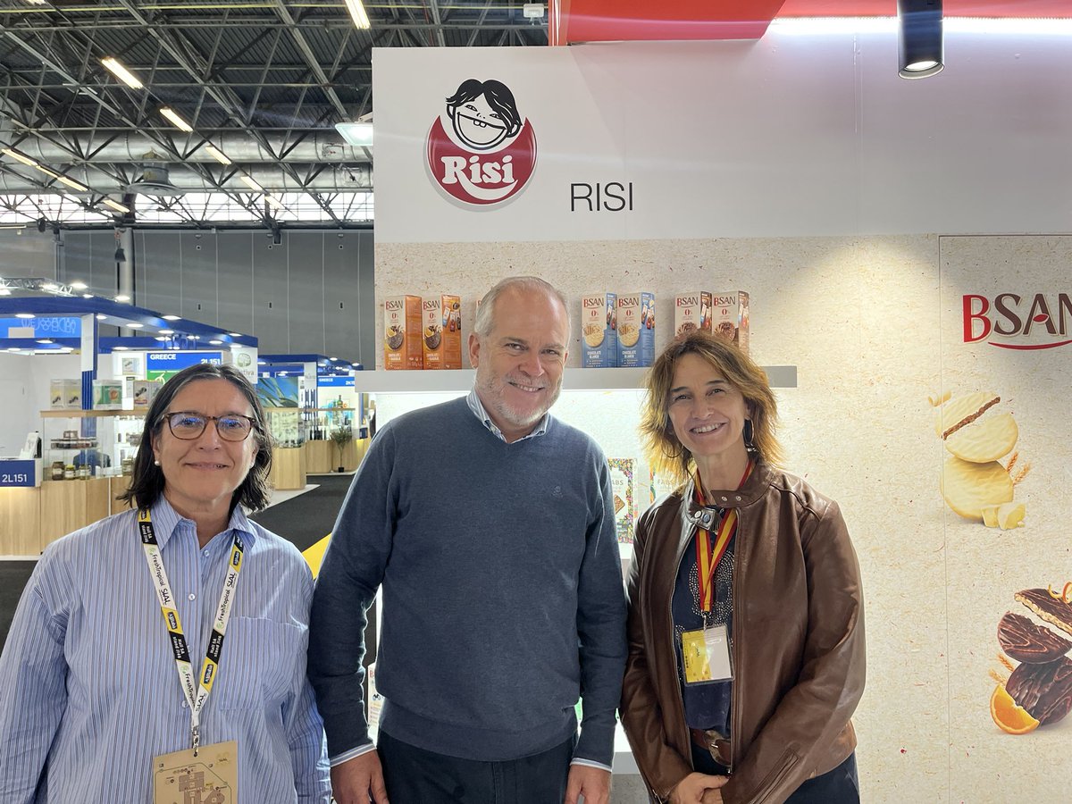 aseacam's tweet photo. Un placer poder saludar empresas madrileñas exponiendo en @sial_paris : #Risi con @ICEX_ , #ElEncinardeHumienta con @Provacuno y nuestro asociado @Casasantona https://t.co/milYpuQJJ9