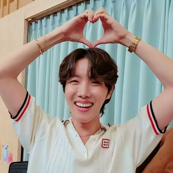 Mar05_18's tweet photo. You are finally home my little sunshine, I missed you a lot 💗
#OurPieceOfPeacelsHere
#HOBI_HOMECOMING https://t.co/hjPptBTXiy