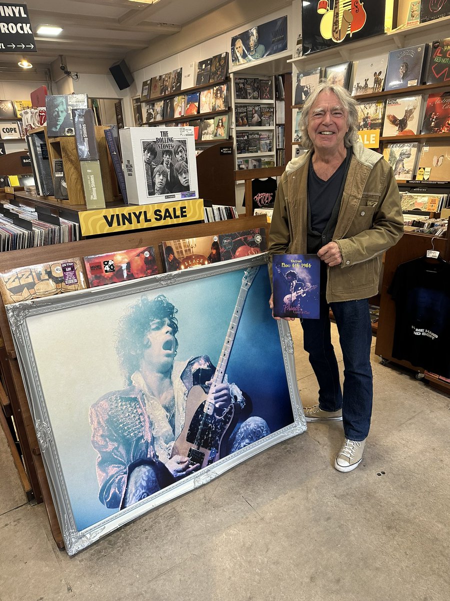 Concerto Recordstore (@concertorecords) on Twitter photo Concerto begint steeds meer paars te kleuren voor de presentatie van een speciaal fotoboek over the Purple Genius. <a href="/GovertdeRoos/">Govert de Roos</a> en @EdgarKruize zijn er vandaag. En als je Prince-fan bent, moet je daarbij zijn! 💜
Zondag 20 oktober | Aanvang 16:00
bit.ly/prince_by_gove… Concerto begint steeds meer paars te kleuren voor de presentatie van een speciaal fotoboek over the Purple Genius. <a href="/GovertdeRoos/">Govert de Roos</a> en @EdgarKruize zijn er vandaag. En als je Prince-fan bent, moet je daarbij zijn! 💜
Zondag 20 oktober | Aanvang 16:00
bit.ly/prince_by_gove…
