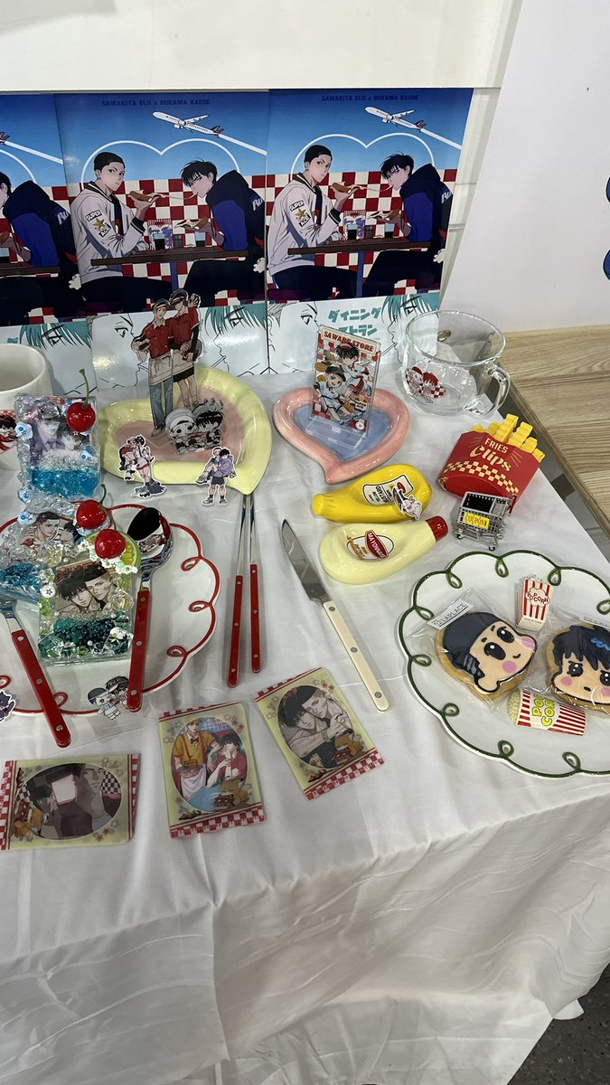 2를 기원하며 #SAWARU_STORE  뒤늦은 후기☺️ DP 디테일 아기자기해서 구경하면서 기분 좋았고 전프레중 쿠키 넘 귀여워서 아직도 안먹고 보관중ㅎ 장소도 넓고  쾌적하고 정리할 수 있는 휴게실도 마련돼있어서 참관객으로서 편했던 행사였습니당🍟