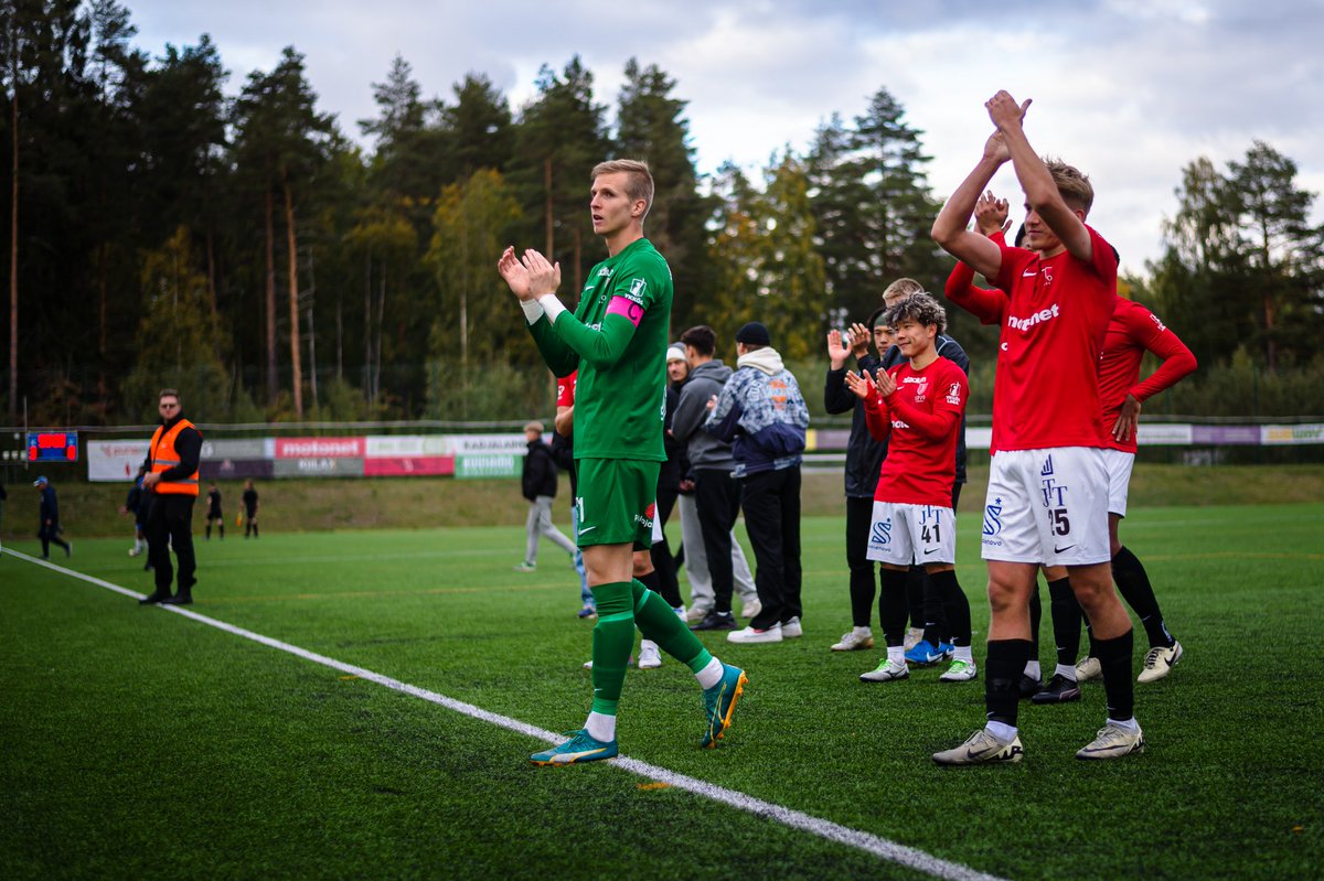 Urheilukaupunki Joensuu otteluraportti 🔴⚪️⚫️

Semmoinen voittoisan pronssinen päätös Ykkösliigan kaudelle! Noustaan sitten ensi kaudella, eikös? Lue raportti SJK Akatemiaa vastaan pelatusta ottelusta:

jippo.fi/jippo-sjk-akat…

📷: <a href="/fotomik/">Mikko Kalavainen</a>

#asennepunaisella #Ykkösliiga #JIPPO