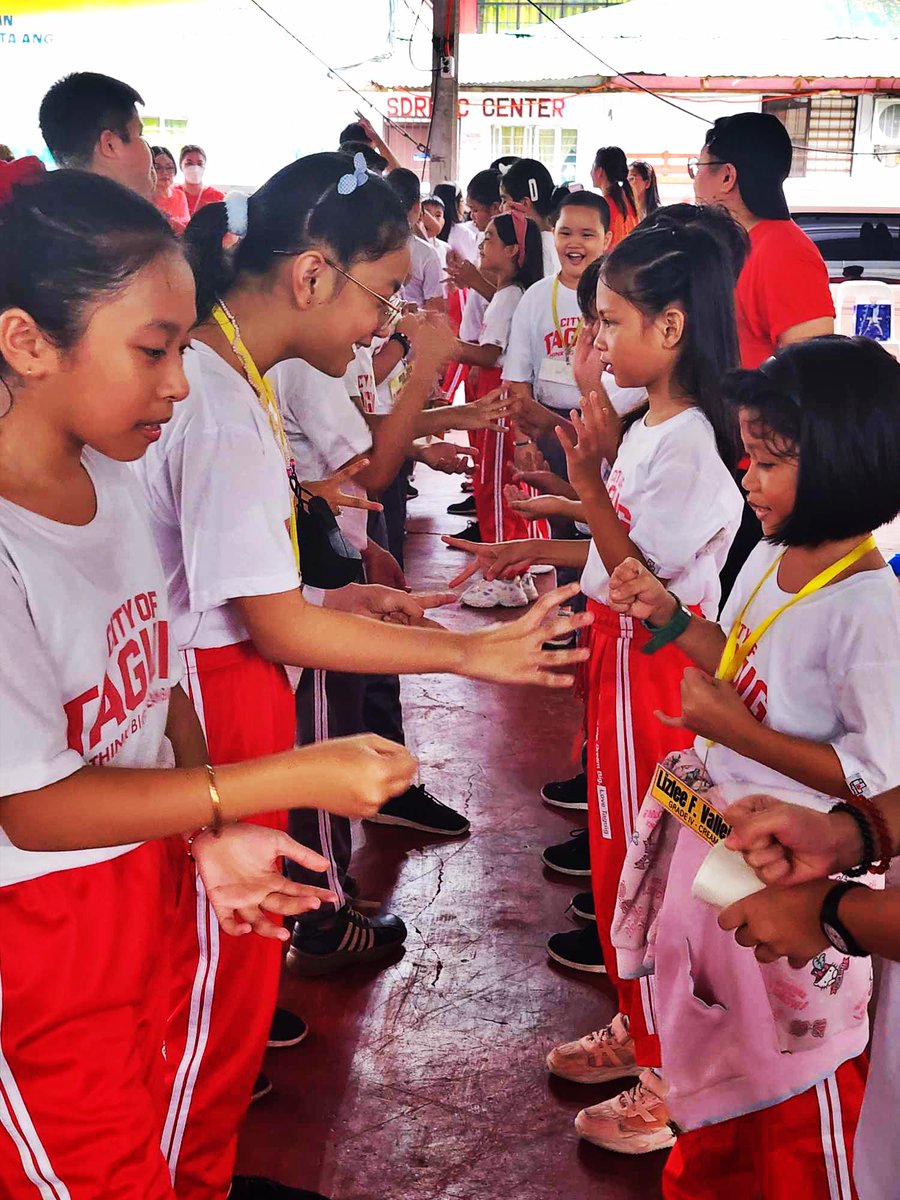 FFHMedia's tweet image. Wells Fargo Volunteers Inspire Young Minds at Ricardo Cruz Elementary School. This event was led by nine specially trained coaches from FFH, marking the second successful year of this impactful collaboration between RPCES, Wells Fargo, and FFH.
Read more bit.ly/4dWngrw