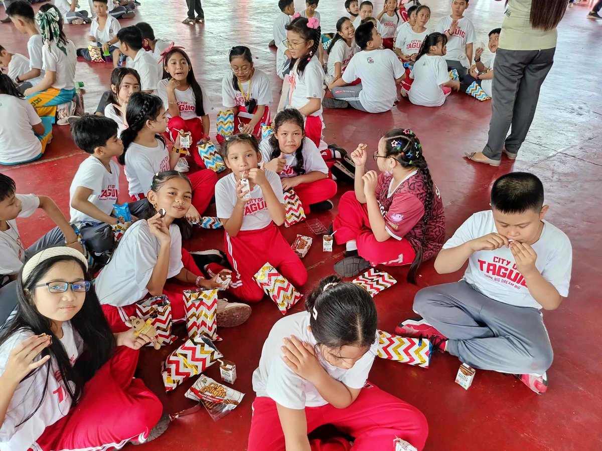 FFHMedia's tweet image. Wells Fargo Volunteers Inspire Young Minds at Ricardo Cruz Elementary School. This event was led by nine specially trained coaches from FFH, marking the second successful year of this impactful collaboration between RPCES, Wells Fargo, and FFH.
Read more bit.ly/4dWngrw
