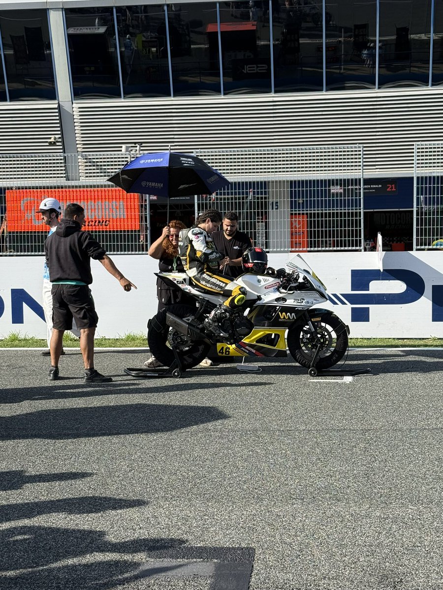 Bona warm up de <a href="/pakitaruiz46/">Pakita Ruiz Vidal</a> , que vol ratificar les bones sensacions a la segona cursa de Jerez. El mundial femení tanca paradeta i vos ho contam a <a href="/EsportsIB3/">Esports IB3</a>