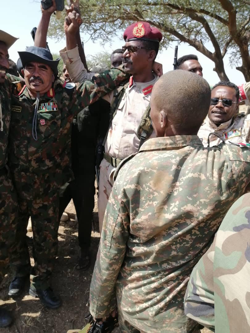 Sudan_tweet's tweet photo. استسلام المتمرد أبوعاقلة كيكل وآخرون ✌️🇸🇩
#السودان https://t.co/r06n0bBxOG