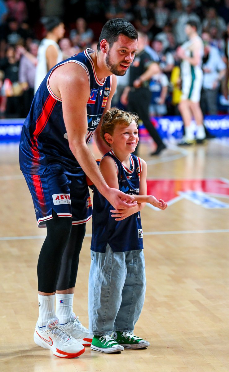 A big win at home on Jason's 400th NBL game 🥰

<a href="/JasonCadee5/">Jason Cadee</a> 

#WeAreSixers