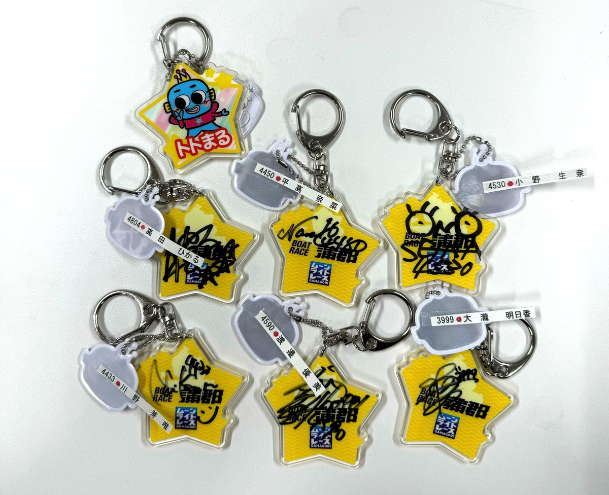 totomaru_07's tweet photo. トトまるアクリルキーホルダーが新登場だぎょ！！
ガマポやeーじゃんカードで交換できるぎょ 
新登場を記念して今節のドリーム戦メンバーサイン入りで6名様にプレゼントするぎょ！ 
応募方法は
①このアカウントをフォロー 
②本投稿をリポスト
で応募完了だぎょ
締切は10/25（金）までだぎょ！ https://t.co/RJTrXnGNBR