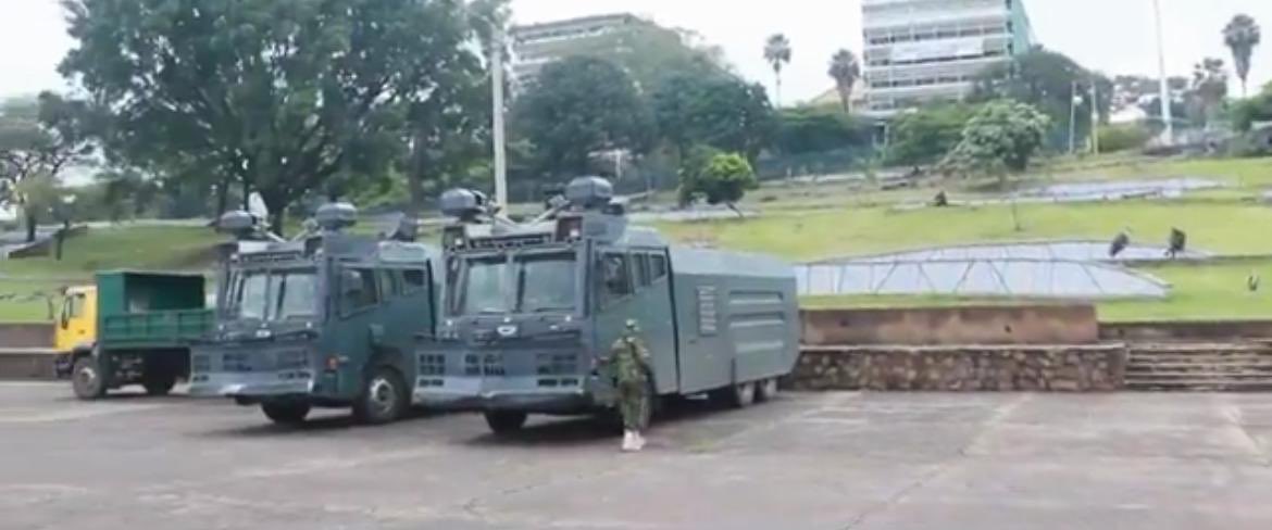 OpatiSamwel's tweet photo. Anti riot police and water canons at Uhuru Park ahead of planned rally organised by activists  to honour victims of anti-government protests

#OccupyUhuruPark 
#InfluenceForGood https://t.co/Sitr0j5gsW