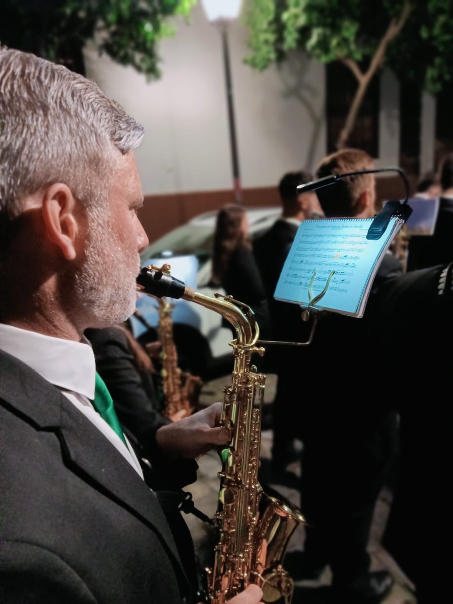 bmliceosevilla's tweet photo. 💫Siempre será un placer para nosotros volver a encontrarnos.
Gracias @MontemayorSev por el trato hacia la banda.
📸 Fotos: Amelia Torres
#SigueAlSol
#BandaMusicaSol https://t.co/ZcImoJSvgu