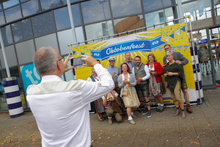 Het is Oktoberfeest in Sittard! Ga je er heen? Dan hebben wij een verrassing op het station. We delen gratis pretzels van <a href="/ahtogo/">AHtogo</a> uit! Viel spaß! 🥨