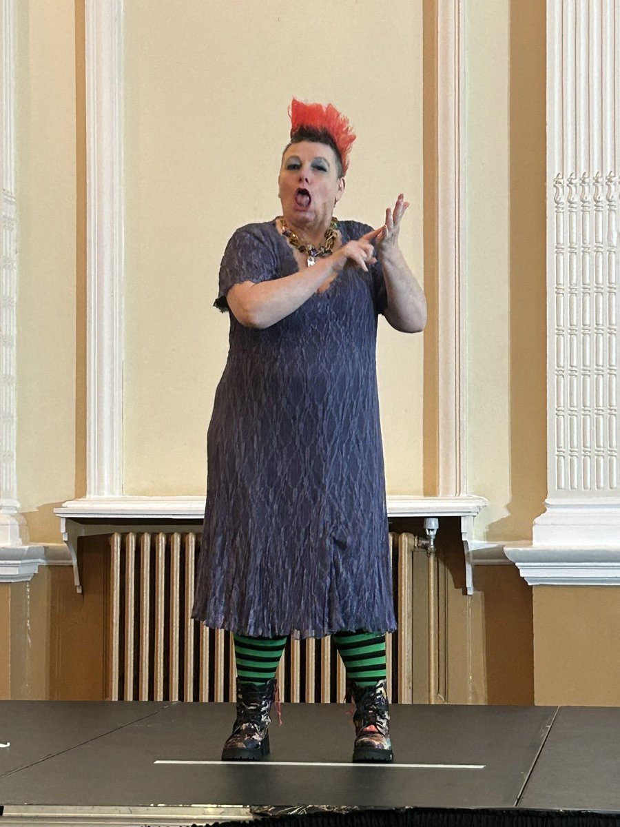 Following a busy day of reframing, resetting and refreshing here in Blackpool, ASLI members enjoyed relaxing at a spectacular Gala evening over a delicious dinner with interactive entertainment by the legendary Caroline Parker (<a href="/sparkycaro/">Caroline Parker MBE 💙she/her Deaf</a>)!

🧵