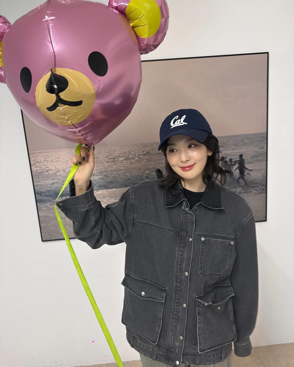 seurrene_'s tweet photo. you did well, seulgi 🥹🤗 https://t.co/dR03OHNGag