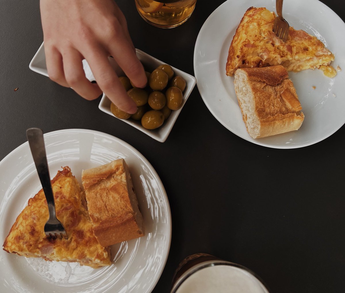 El orgullo que siente una al coronar el Alkurruntz es directamente proporcional a la felicidad que se experimenta después, mientras bajas pensando en el pincho de tortilla que te vas a comer.