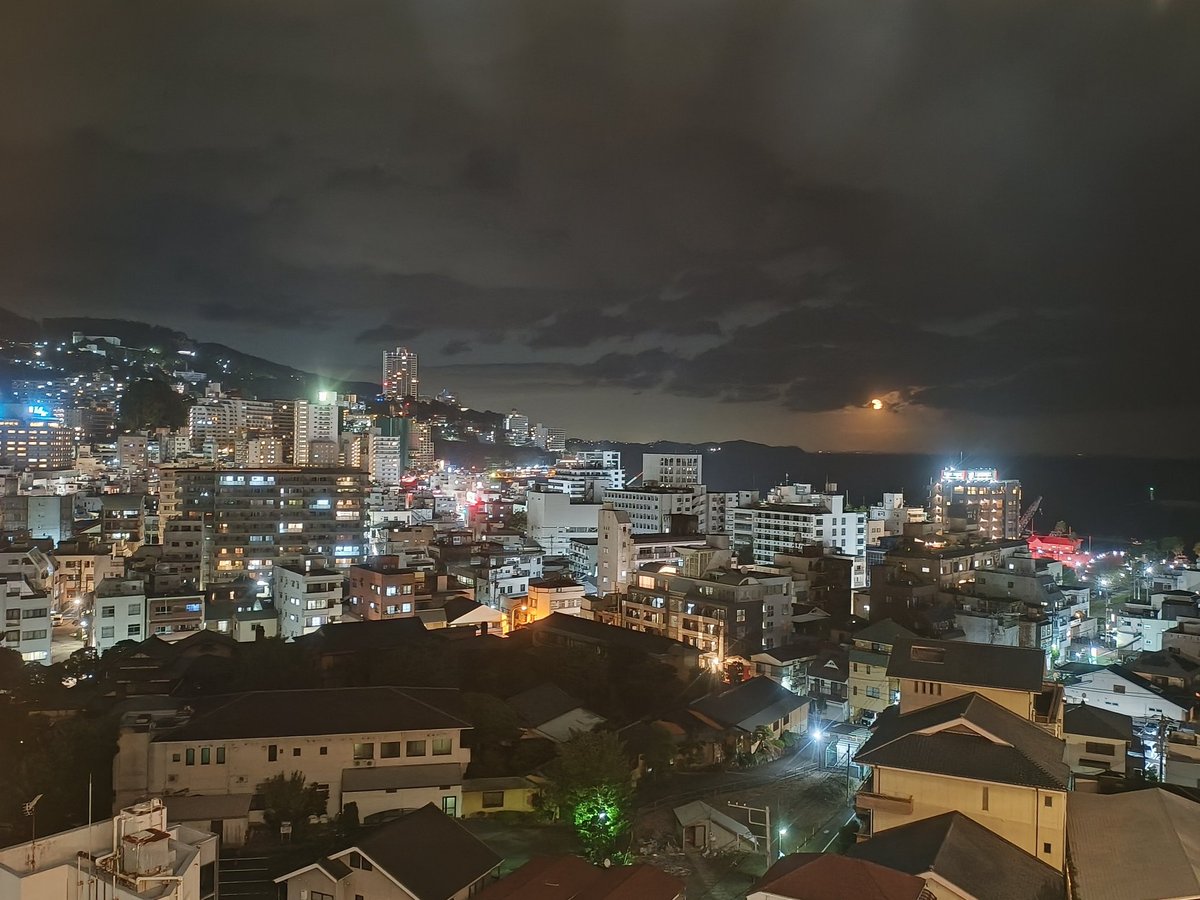 funkyebizou's tweet photo. 夜景🌃綺麗ですね。☺ https://t.co/ZRwFqsc3Te