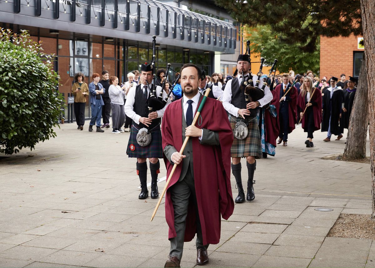 BernardineEvari's tweet image. End of an era! I've now completed my 4-year tenure as President of  @rosebruford College of Theatre &amp;amp; Performance &amp;amp; attended the fantastic installation of the leading actor, Ray Fearon, as the new President. I graduated in '82 from the College, and he did in the '90s. Feat in…