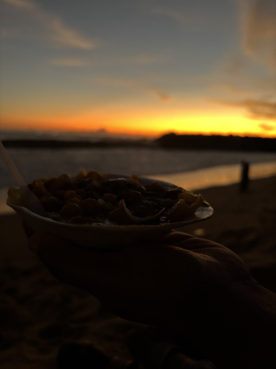 vrtovr's tweet photo. vibrant Arabian Sea sunsets, a gentle evening breeze, indulging in delicious ice cream and Panipuri, all while taking in the dusky key view. That's what I call the ultimate weekend vibes! #vrclicks
1/2 https://t.co/zqToAQxPal