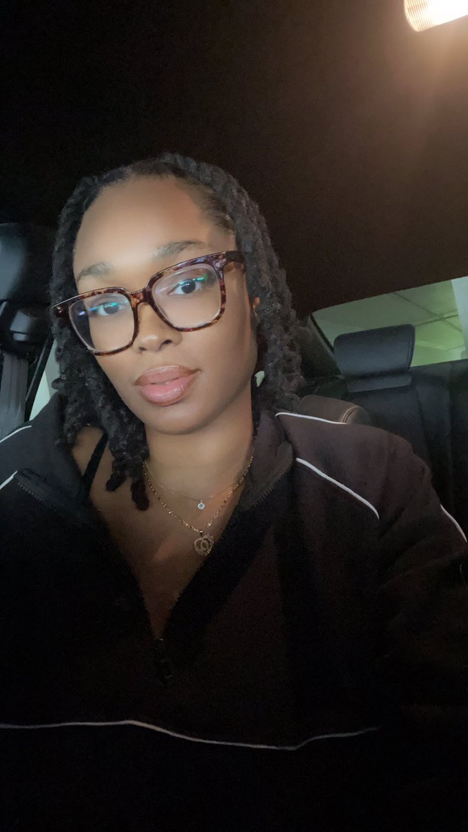 _oshhhj's tweet photo. A black girl and her locs 🤗🫶🏽✨ https://t.co/TN8iNreExk