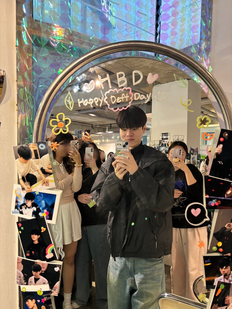 Dear_my_Onlyone's tweet photo. 카페 포토존에서 찍었던 혁규사진도 같이 봐요!!🥹🥹🥹 #데프트 #deft #Deft https://t.co/UvodHbm0E6