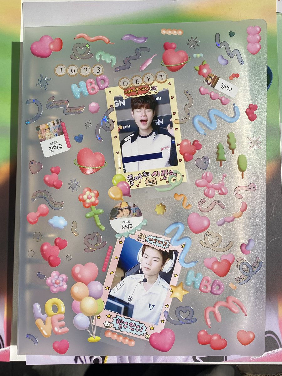 Dear_my_Onlyone's tweet photo. 팬분들께서 적어주신 롤링페이퍼는 전부 모아서
혁규선수께 잘 전달했습니다! 🥰🫶🫶🫶

#Deft #데프트 #deft https://t.co/G8R0WPxyoy