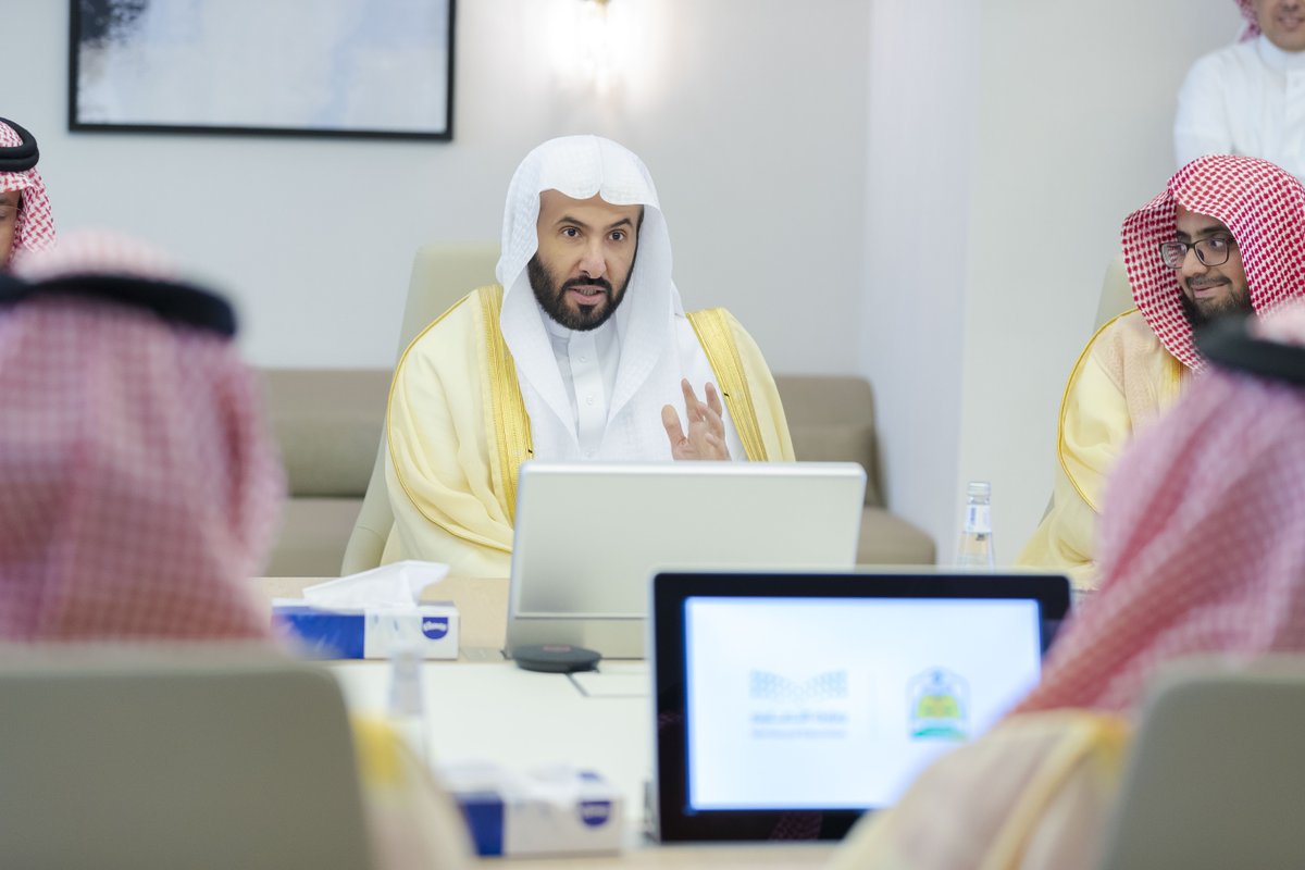 MojKsa's tweet photo. وزير العدل د. وليد الصمعاني، ووزير التعليم يوسف البنيان، يطلقان العقد الإلكتروني الموحّد لتسجيل الطلاب والطالبات في المدارس الخاصة؛ بهدف تنظيم العلاقة التعاقدية بين المدارس وأولياء أمور الطلاب، بما يضمن حقوق الطرفين. https://t.co/xyB3sTp7p1