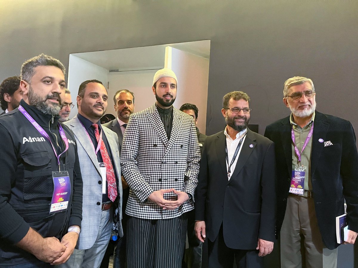 HammadQadriMQI's tweet photo. Shaykh Hammad Mustafa al-Madani al-Qadri meets Sir Iqbal Abdul Karim Mussa Sacranie (OBE), and Mohamed Ali Harrath. Founder of Islam Channel at The Global Peace and Unity Festival.
.
.
#ShaykhHammadAtGPU #GPUFestival https://t.co/pfAtGEtdpP