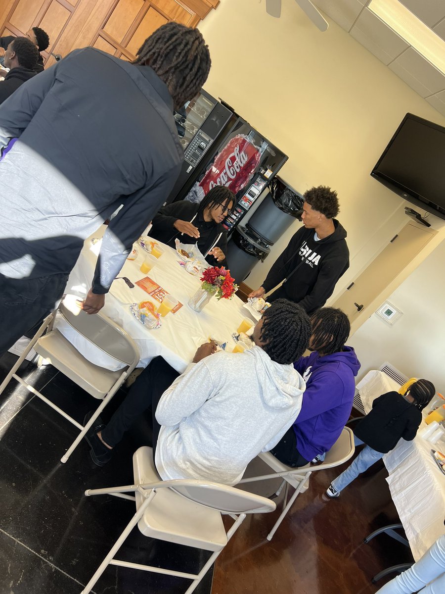 Thanks to Pastor Dr. Dara and the Zion Hill Church Family for allowing our guys to come worship this morning! We are appreciative of their hospitality! It’s a honor to be in the presence of God! #DTC