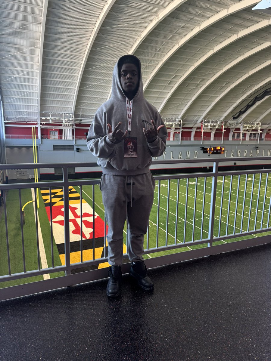SidiqueKamara12's tweet photo. Thank you @TerpsFootball for having me at the game!! atmosphere was amazing can't wait to be back!! #GoTerps🔴🟡 #AGTA 

@CoachFeliz 
@coachjthomas11 
@JamesSchloeder 
@lancethompson_ https://t.co/ugHMHXyTgv