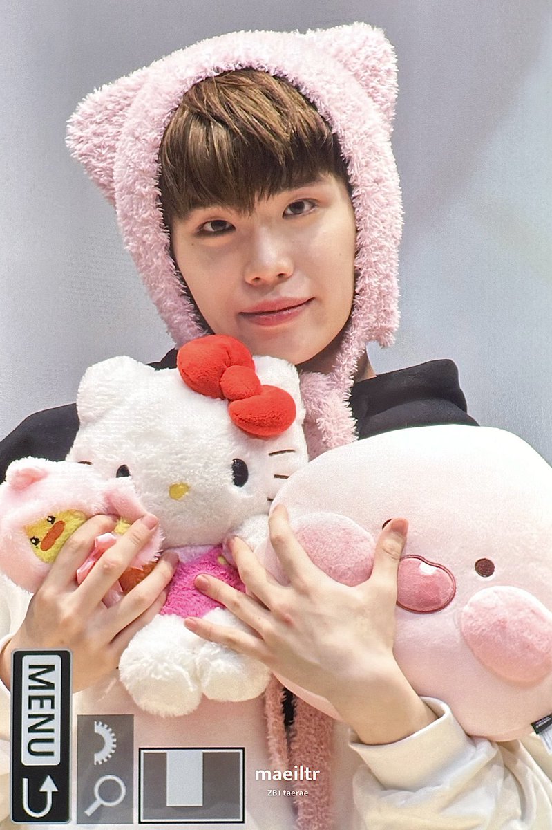 hello kitty. #김태래 #TAERAE