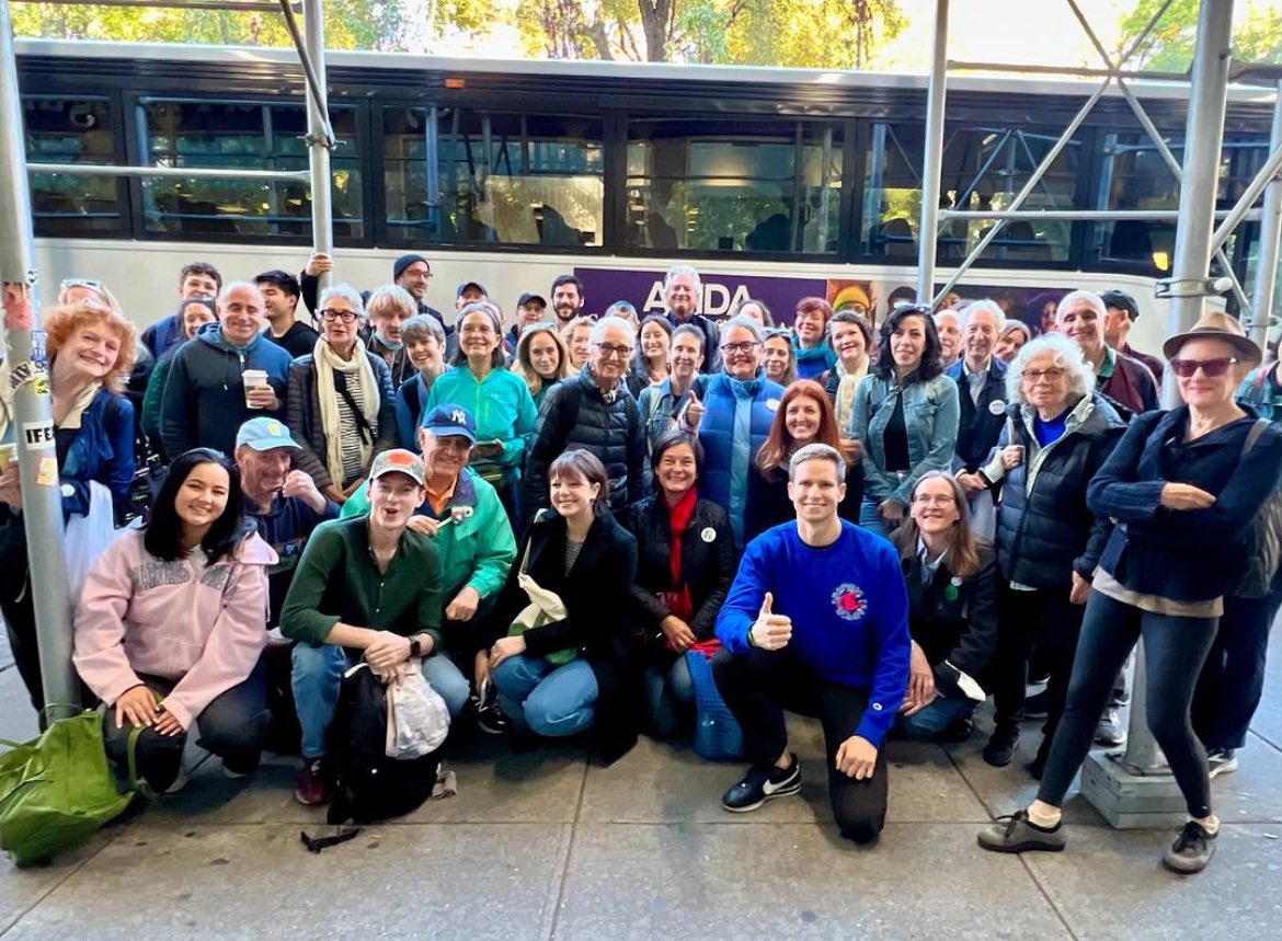 ebottcher's tweet photo. A full bus to canvas for @PatRyanUC in NY-18! Join us on a future bus at https://t.co/Tl3iuveQVH! @votebluenyc https://t.co/wVUkDEbzLk