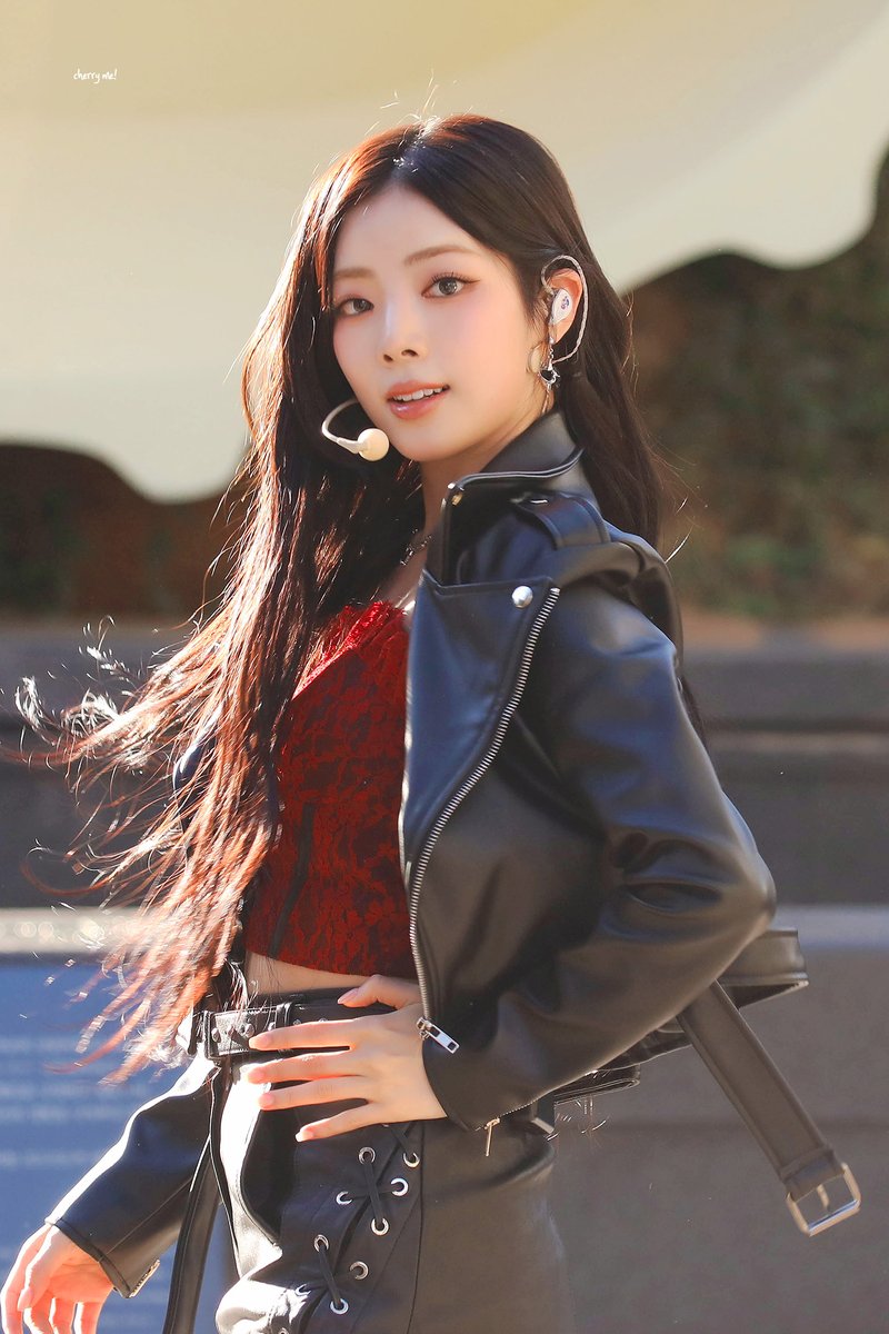 cherryme_0903's tweet photo. 241020 청계광장 스포일러 버스킹

나고은 얼굴 GOAT하다 ( ˶°ㅁ°) !!

#나고은 #NAGOEUN #ナゴウン #퍼플키스 #PURPLE_KISS #パープルキス

@RBW_PURPLEKISS https://t.co/mEQFCP8G3W