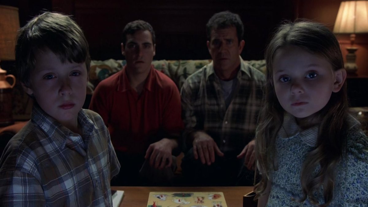 DWLundberg's tweet photo. Re-watching SIGNS #NowOnDisneyPlus because I love it, especially as an exercise in that time-honored Spielberg-ian tradition of Characters Gazing Offscreen At Things. https://t.co/EhwrBuY2F6