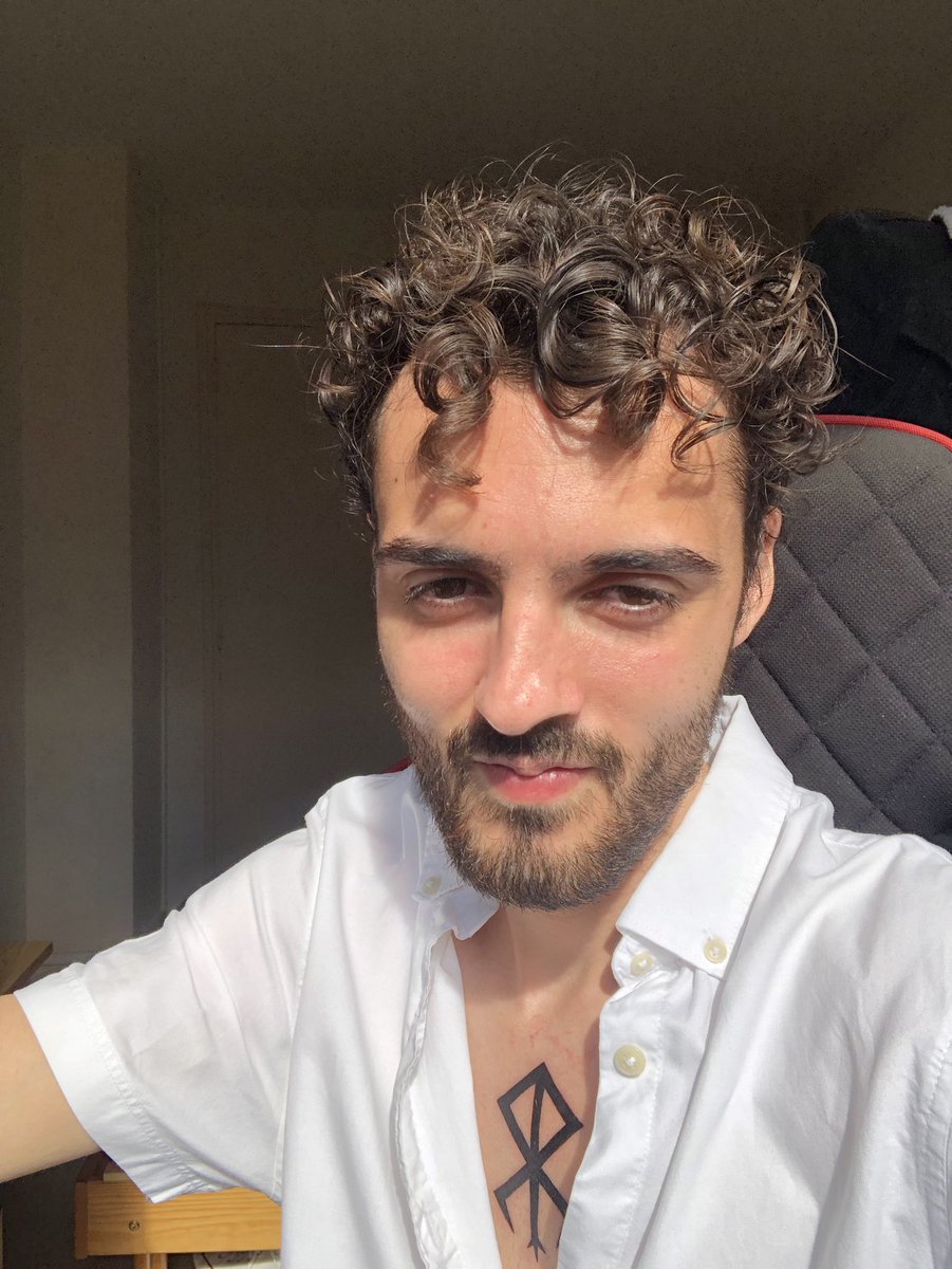 Thiiboze's tweet photo. Toujours autant amoureux de mon tatouage. https://t.co/o7l9EXIQEr