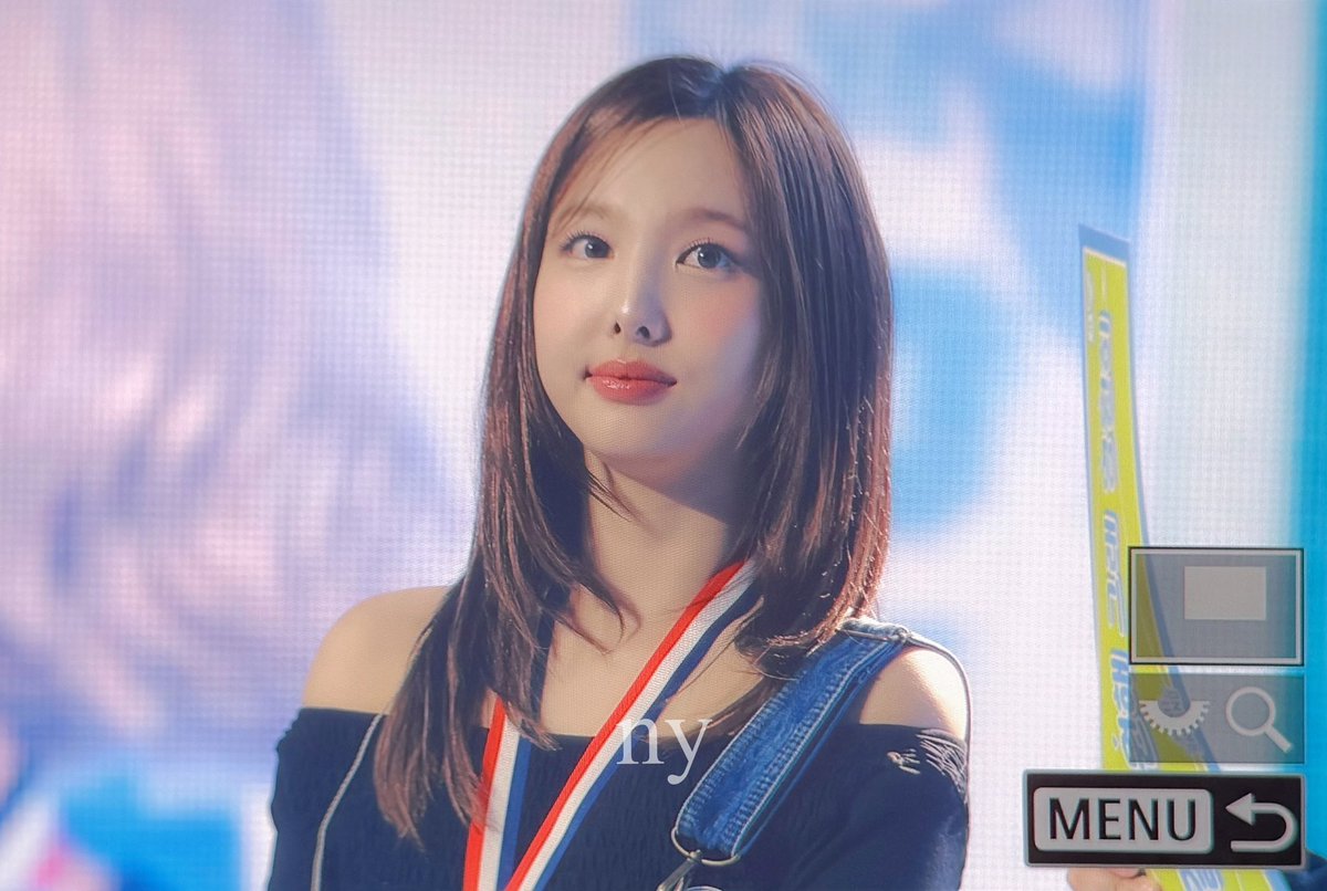 nyfor922's tweet photo. 241020 HOME9ROUND 

9년 동안 빛나줘서 고마워 앞으로도 잘부탁해🩵

#나연 #NAYEON #트와이스 #TWICE https://t.co/EpB5xgEPRj