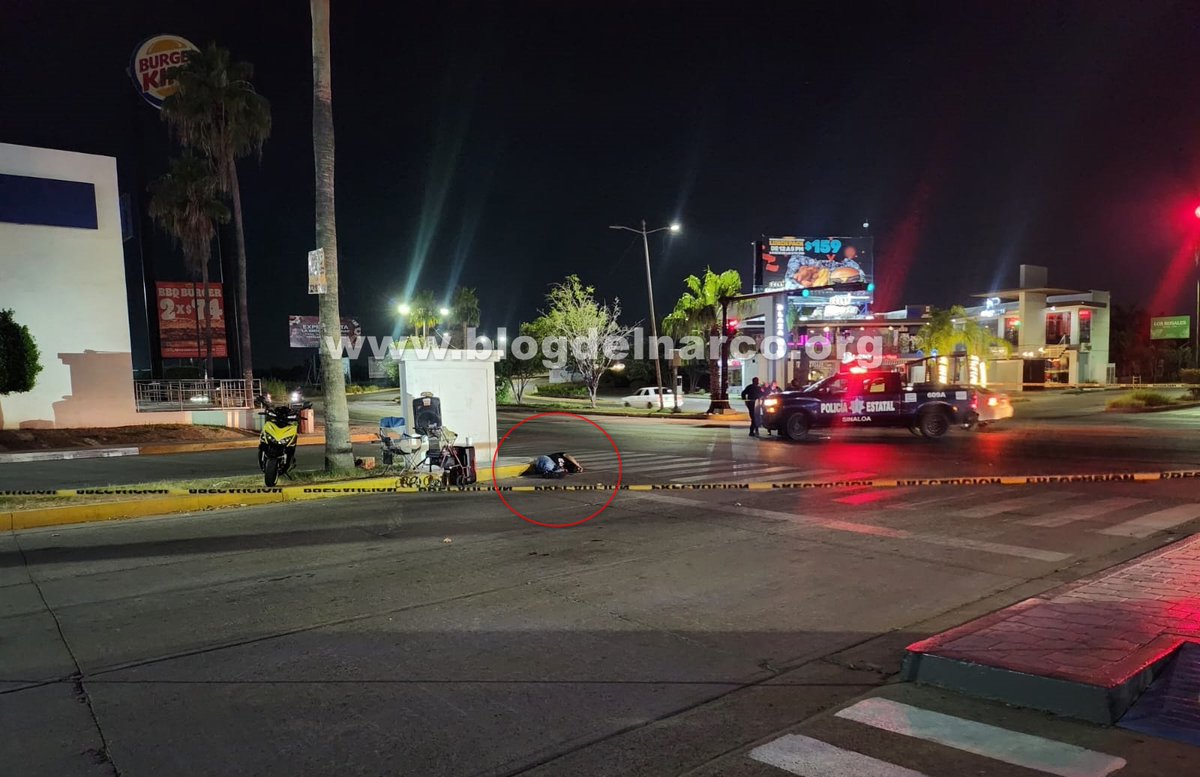 blogdelnarcomex's tweet photo. Por apoyar en sus videos a Los Chapitos, Sicarios ejecutaron en Culiacán, Sinaloa al Tiktoker "El Chilango", amigo del youtuber Markitos Toys (Información en el enlace) https://t.co/evFyhIiuIH https://t.co/PHdq9swSEE