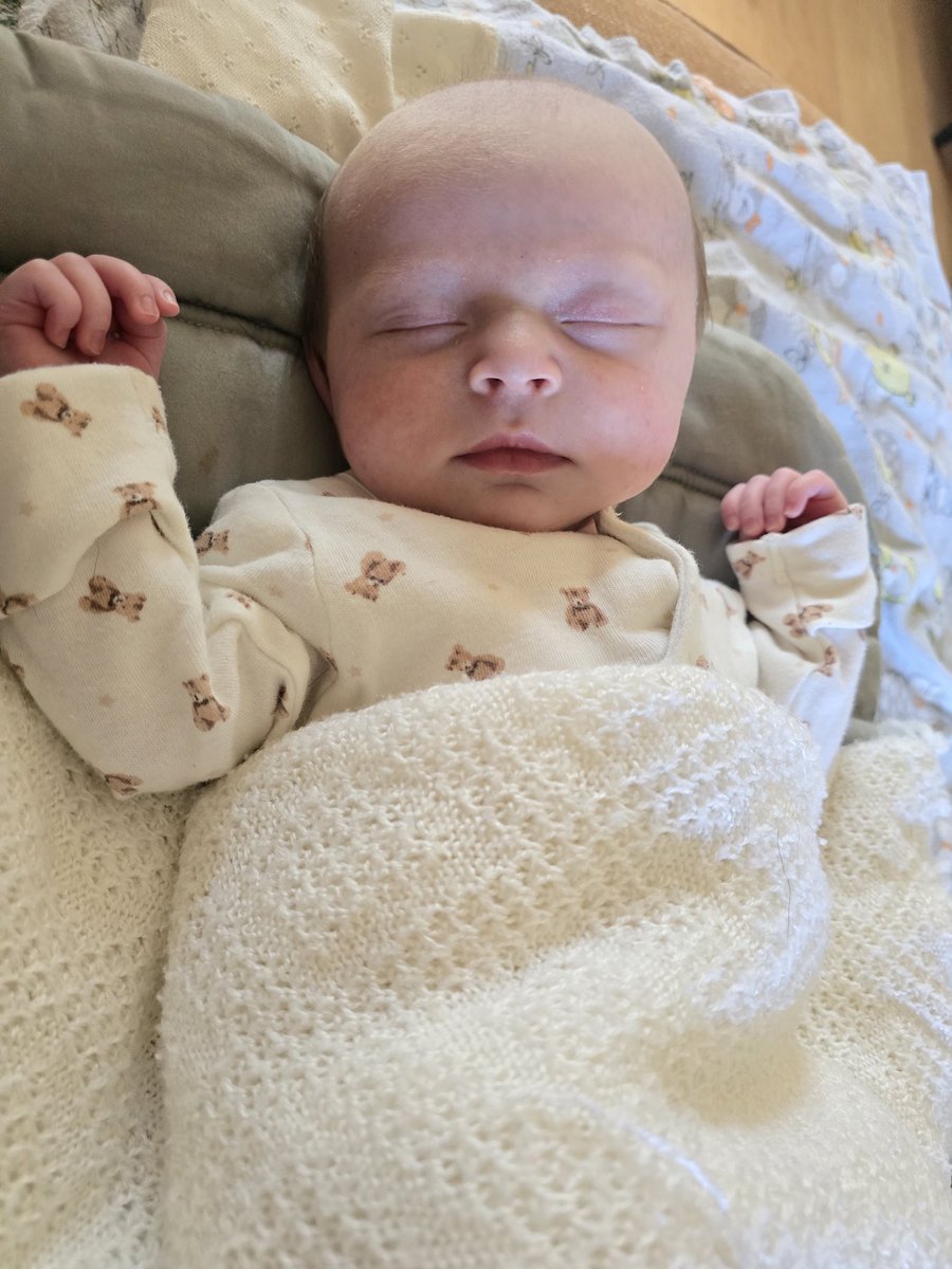 I haven't abandoned my channel, just with the little one, I don't have much time for anything else! Hopefully when she gets more into a routine, I'll find some time!