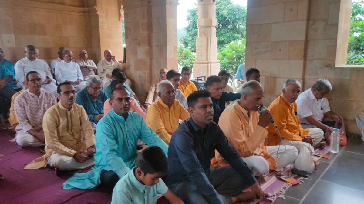SandipJoshiNGP's tweet photo. ओम गं गणपतेय नम:
🙏🏻 जय श्री गजानन
आज श्री सिद्धिविनायक मंदिर मोहगाव झिल्पी येथे संकष्टी चतुर्थी निमित्त अथर्वशीर्ष मंडळाकडून  २१ सहत्र आवर्तन करण्यात आले.

#shrisidhivinayaktemple #nagpur #hingna #mohgaonzilpi https://t.co/AXW4UVluxs