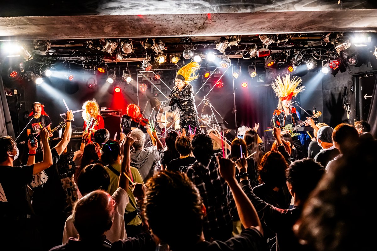 10月19日池袋EDGEにてX JAPANのコピバンが集結したトリビュートライブに参加。他の皆さんと熱いX魂を共有できてとても楽しいイベントでした。駆けつけてくださったX KOGUREさん、X ATSUGIさん含めると関東７コピバン集結！
＃寿JAPAN 
＃XSAITAMA
＃X茶番
＃SUGAMO
＃XTREME