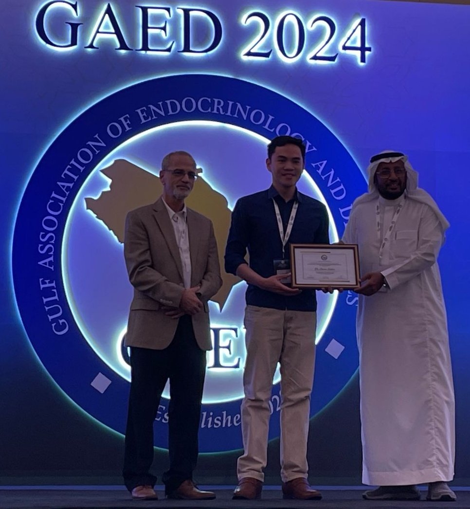 CBCDKSU's tweet image. 🎊🎊🎊
Congratulations to Dr. Shaun Sabico, deputy director of CBCD,  for winning first place🥇 in oral abstract during the #GAED annual congress 2024 held in Abu Dhabi, UAE. 

@GulfGaed
@NDaghri
@researchchairs
@BiochemistryKsu
@_KSU