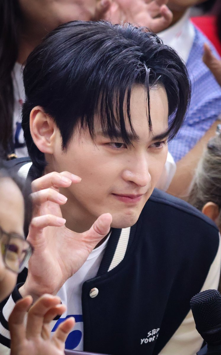 แมวดุ แต่ทำมัยน่ารั้กกก 😾

KAO WITH BAOJI
#BAOJIxKAO
#number_9th