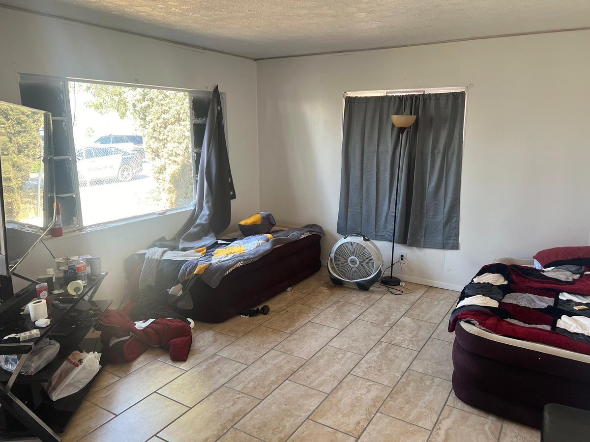 borderObserver's tweet photo. #STATUS 2024-Oct-23
Search Engine 69 Headlines for #Tue 22 Oct 2024
https://t.co/AmsbTNWLZo
#Photos @USBPChiefEPT 20 Oct
El Paso Station #USBP Anti-Smuggling Agents collaborated with El Paso PD in disrupting a #stashHouse with 20 #illegalAliens
https://t.co/nAtM6clMkb