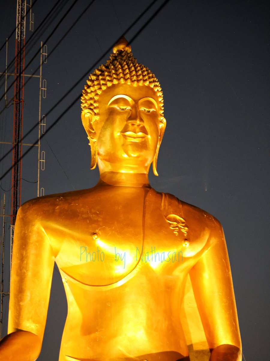 Comet Tsuchinshan-ATLAS above Phra Buddha Chinnasi's left shoulder 

Taken at Wat Kiriwong, Nakhon Sawan on 17th Oct. 2024

#TsuchinshanATLAS #comet #phrabuddhachinnasi #watkiriwong #nakhonsawan #thailand