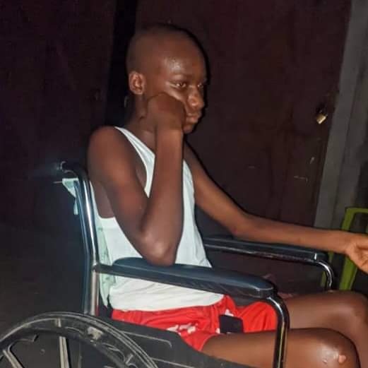 PolycarpMDM's tweet photo. Ndoto za Yusuph zilikua kuja kuwa Mhandisi wa umeme (Electrical Engineer). Na alipomaliza kidato cha 4 alichangua kwenda DIT. Wakati anasubiri matokeo akaenda kumtembelea kaka yake aliyekua mwanajeshi kambi ya Ngerengere, Morogoro. Na hapo ndipo kila kitu kilibadilika.

👇👇👇 https://t.co/qIgc3rm6zv