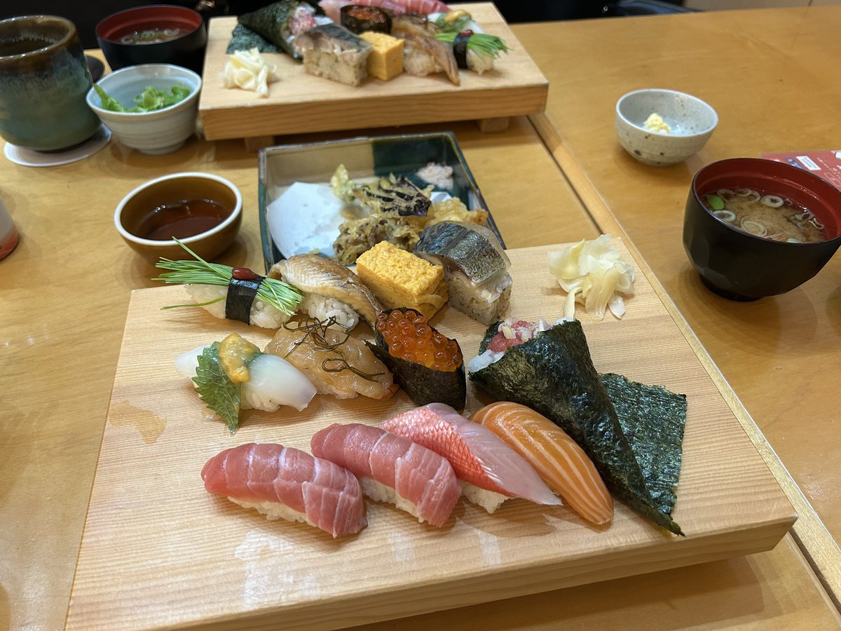 cholinash476's tweet photo. 寿司は美味いぞ、 https://t.co/Wad7MoKi0z