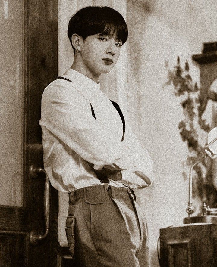 varbiekooked's tweet photo. 𝐓𝐡𝐞 𝐄𝐧𝐝;
A Victorian era #taekookau where homosexuality is a sin and lovers Taehyung and Jeongguk can’t be together.

“If love is the most beautiful thing in the world, then why is ours considered a sin”, Taehyung sobbed in his lovers chest. https://t.co/99vehQodv3