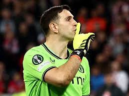 SiTunes16's tweet photo. Carragher saying Allison is the best goalkeeper… https://t.co/ZSepKdDOrq