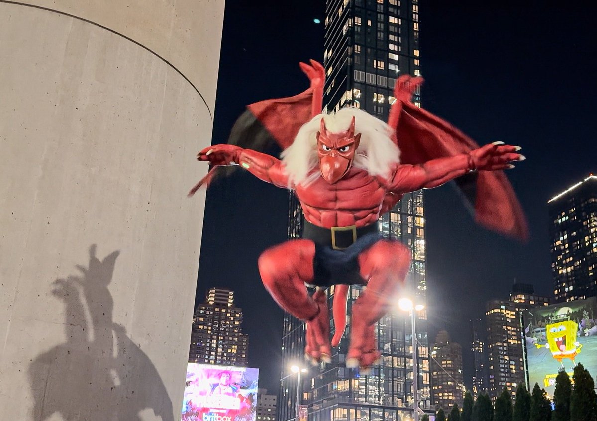 Debuted my Brooklyn cosplay at NYCC. Definitely was happy with the results. Stone by day, Warriors by night 

<a href="/NY_Comic_Con/">New York Comic Con</a> <a href="/DisneyPlus/">Disney+</a> 

#Gargoyles #gargoylesbrooklyn #nycc #newyorkcomiccon #disneyplus