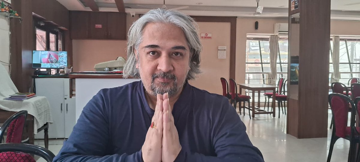 manishaffirme's tweet image. now seeing how we indulge in other&apos;s matters we behave like American society culturally.
we follow their ways but hate hegemony, so much that we attack on sovereign country.
so US becoming ultimately victim of its clone in future of &apos;90s
&amp;amp; lo future is here!💪😉😂 
#Topread