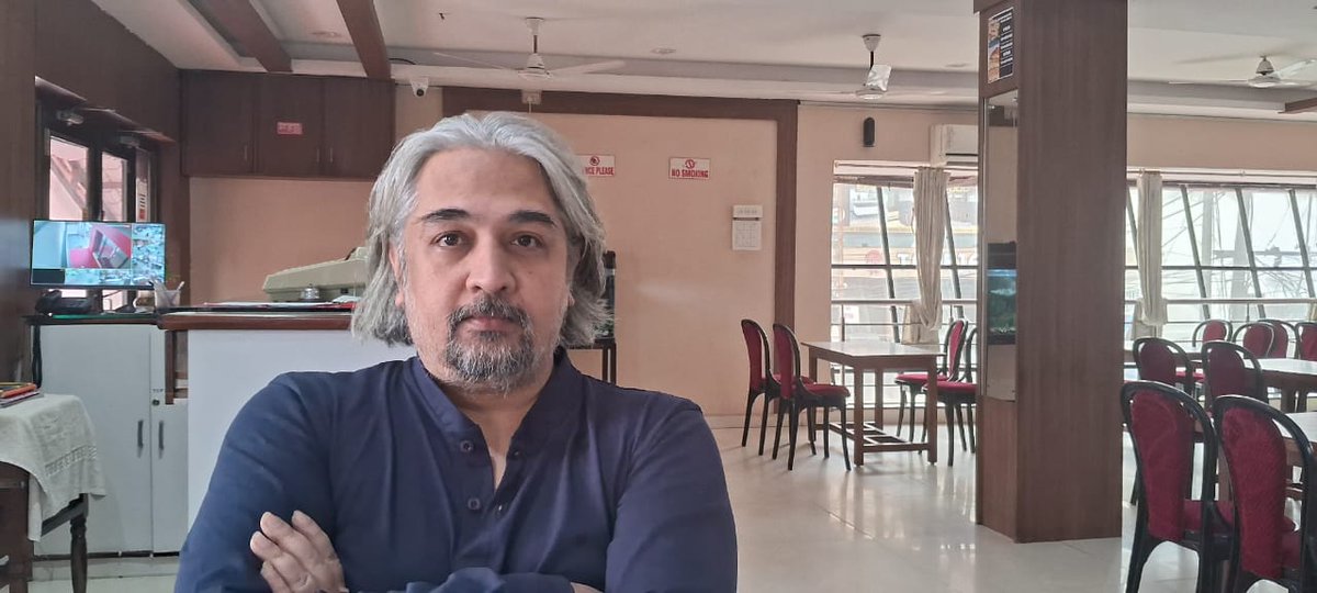 manishaffirme's tweet image. now seeing how we indulge in other&apos;s matters we behave like American society culturally.
we follow their ways but hate hegemony, so much that we attack on sovereign country.
so US becoming ultimately victim of its clone in future of &apos;90s
&amp;amp; lo future is here!💪😉😂 
#Topread