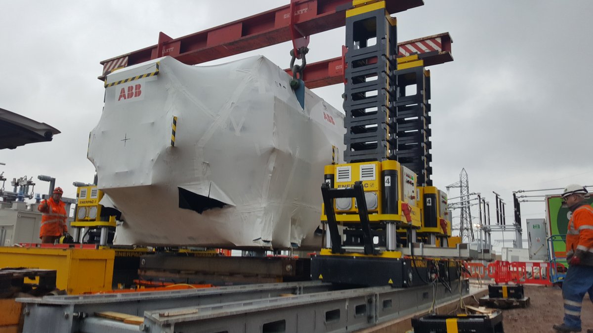 HeavyLiftHQ's tweet image. Getting the @enerpac JS-125 System out to work.

#heavylift #hitachi #abb #transformer #nationalgrid