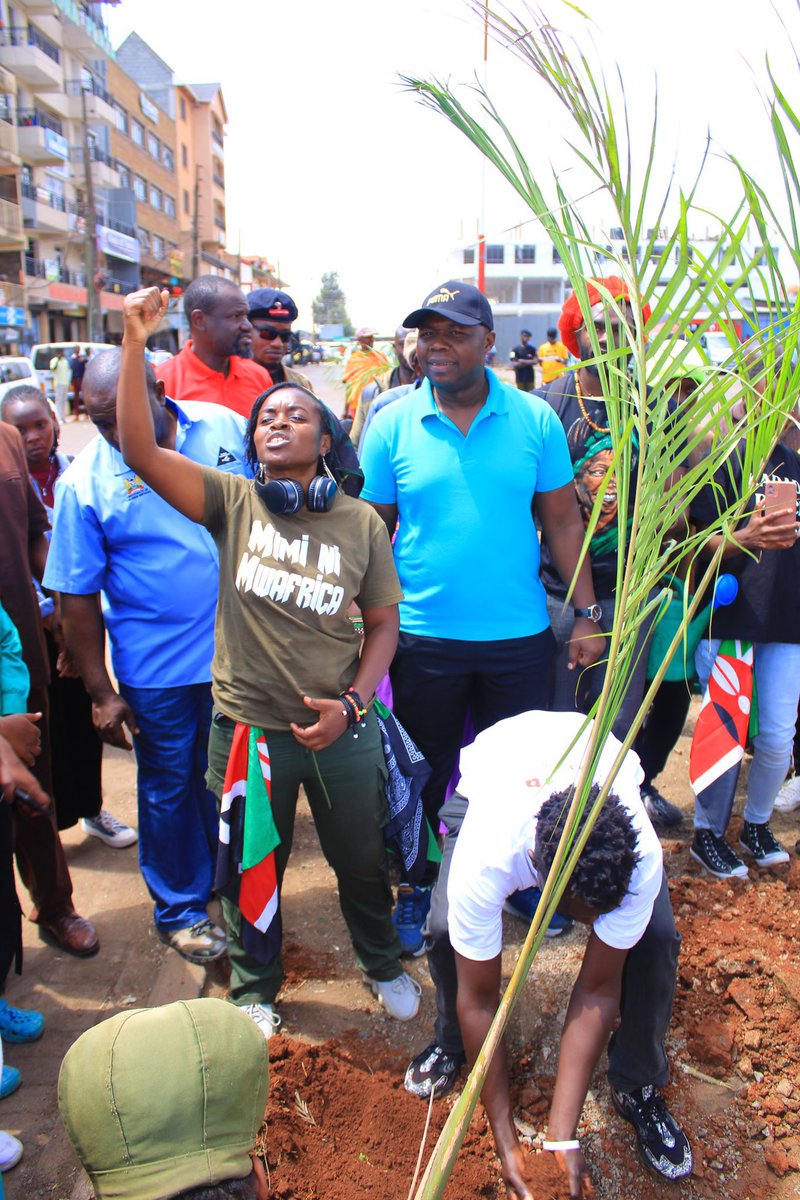 rochieng's tweet photo. HAPPY MOMENT! In March this year while representing CS @AbabuNamwamba I met Hannah Wanjiru the youth mentor in Ngong-Kajiado in a youth led environmental program and she narrated to me her liberation story in the forest and her passion for youth to change their communities. I proposed her name to be feted as a National Heroine through her local community. Today she has been feted congratulations  #ShoshowaYouth  #MashujaaWetu #Mashujaa @kipmurkomen